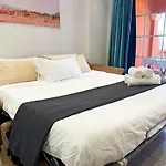 Cristianos - Terrace And Heated Pool Apartman