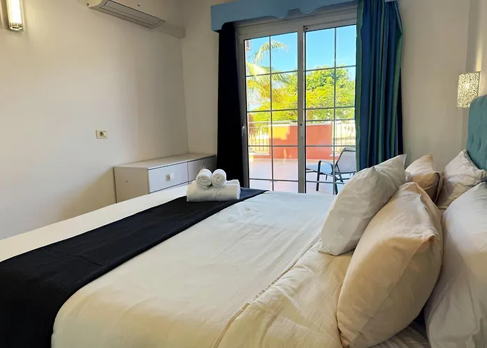 Cristianos - Terrace And Heated Pool