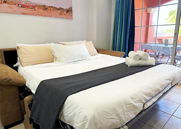 Cristianos - Terrace And Heated Pool Apartman